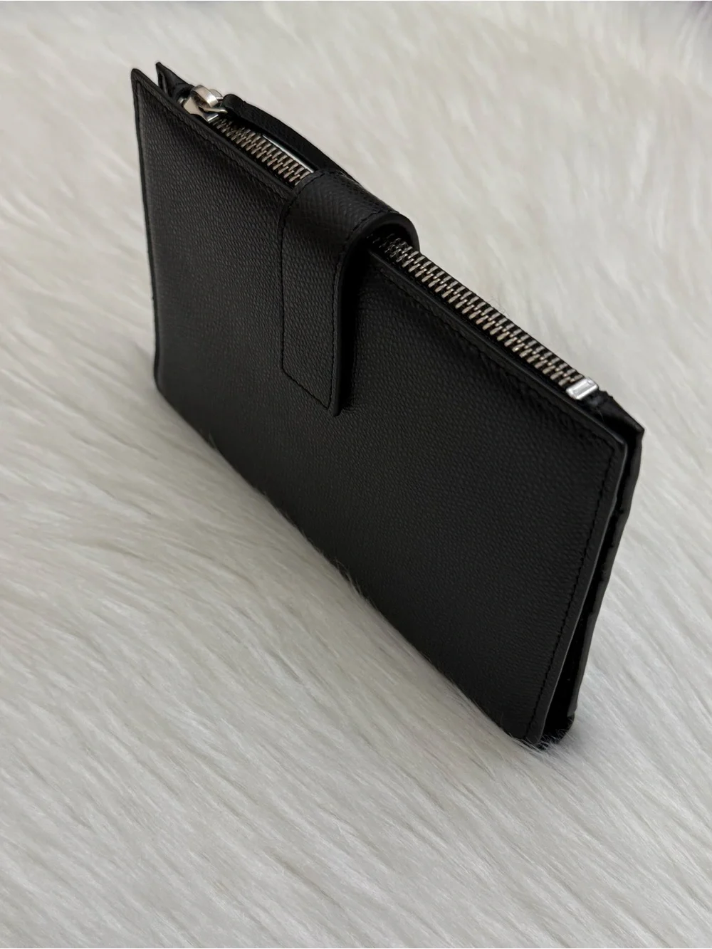 EVERLANE - BLACK TEXTURED PEBBLED LEATHER TRAVELER BIFOLD WALLET